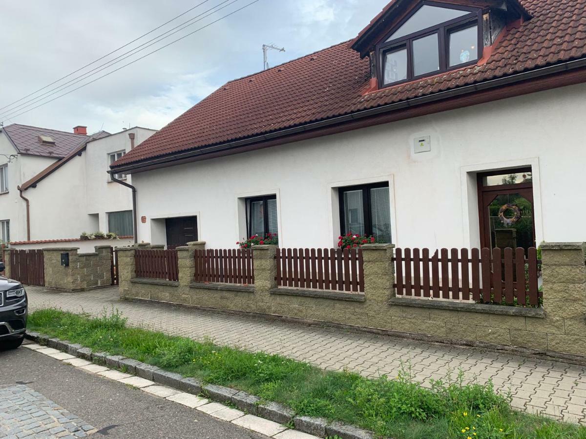 Tolarova Apartman Пардубице Екстериор снимка