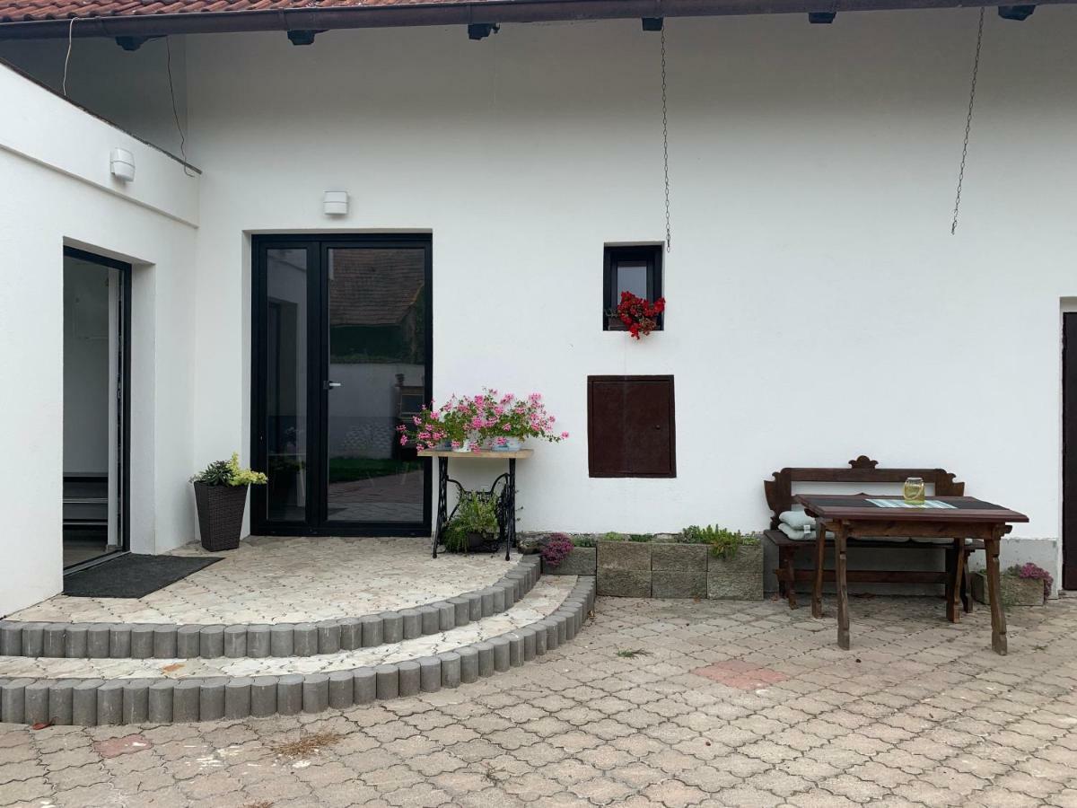 Tolarova Apartman Пардубице Екстериор снимка